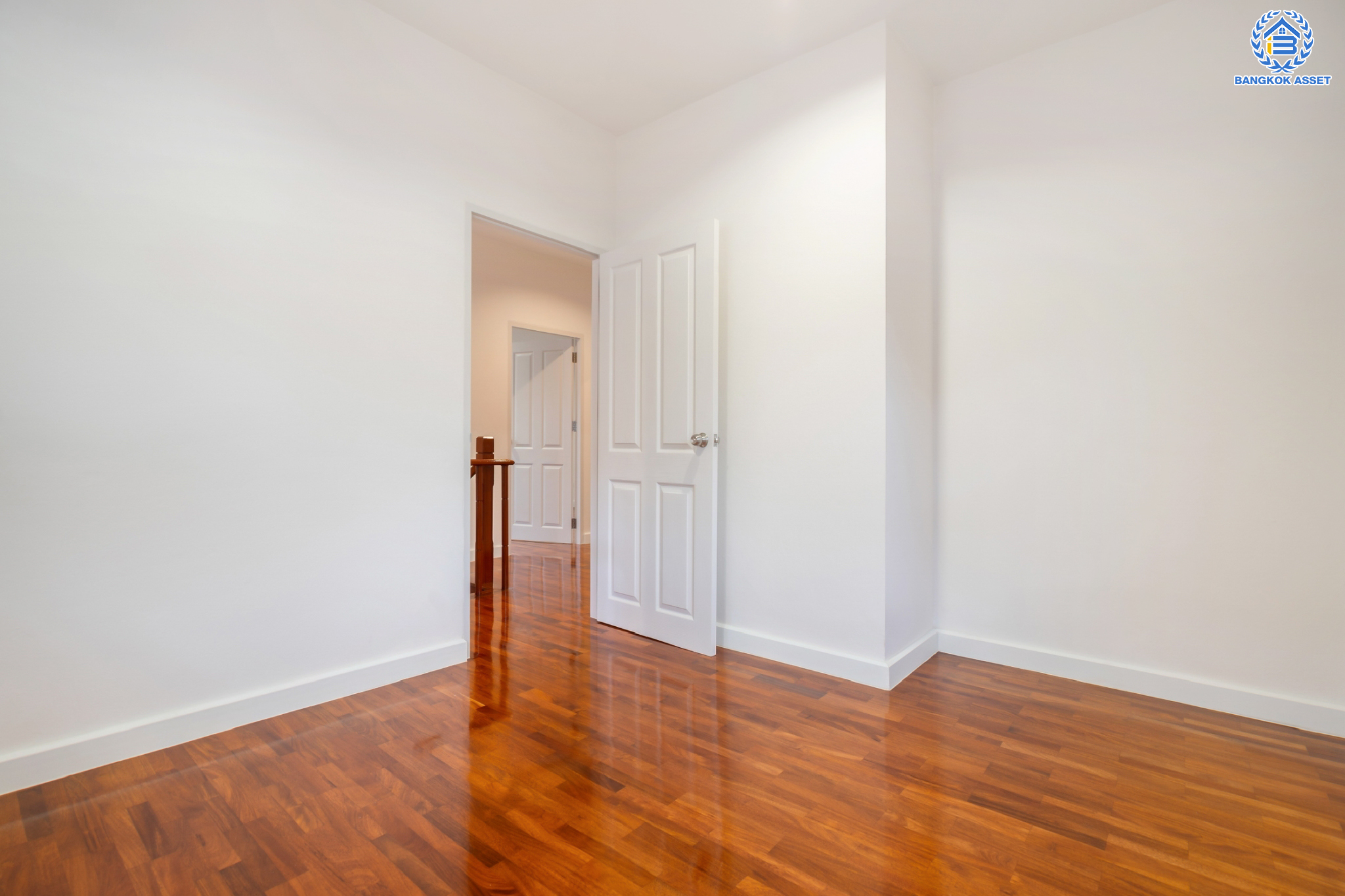 บ้านมือสองตกแต่งใหม่ ม.บุรีรมย์ วงแหวนฯ-ปิ่นเกล้า (ซ.วัดพระเงิน) บ้านแฝดหลังใหญ่ เนื้อที่ 38.5 ตร.ว. ฟังก์ชัน 3 ห้องนอน 2 ห้องน้ำ 1 ที่จอดรถ เดินทางสะดวกสบาย บนทำเลเชื่อมต่อ ถ.กาญจนาภิเษก ใกล้เซ็นทรัลเวสต์เกต รถไฟฟ้าสายสีม่วง "สถานีตลาดบางใหญ่" และทางด่วนศรีรัช!...